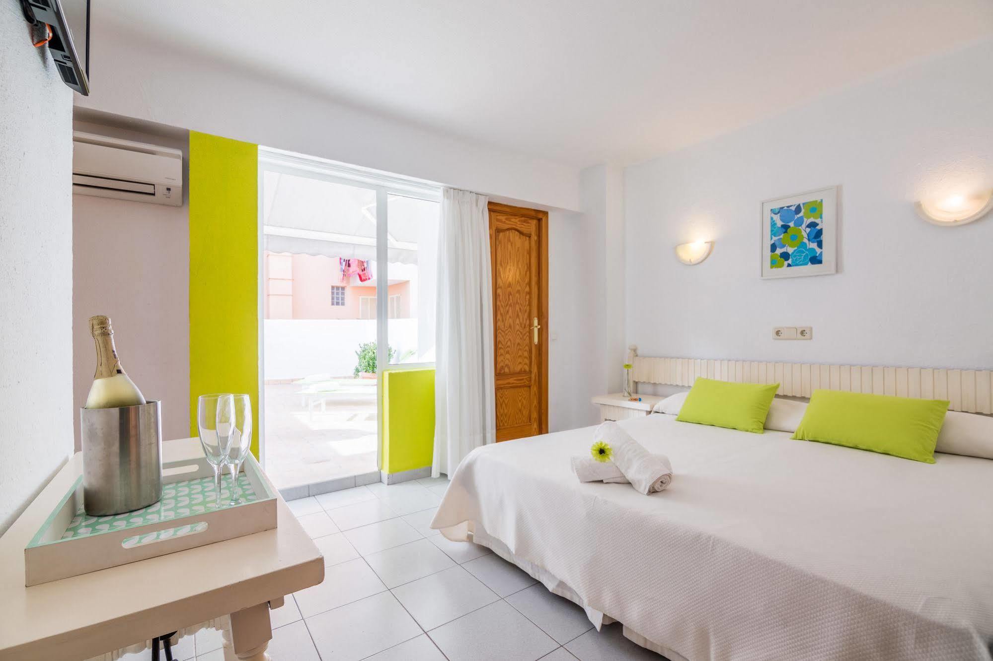 אל ארנל Garau Petit Hotel מראה חיצוני תמונה